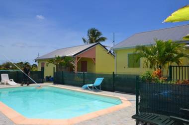 Maison de 2 chambres avec piscine partagee jardin clos et wifi a Saint Francois a 4 km de la plage