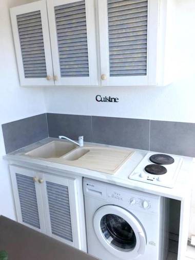 Studio avec vue sur la ville piscine partagee et jardin amenage a Saint Francois a 2 km de la plage