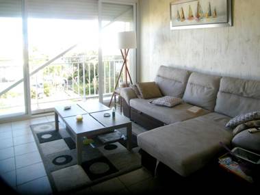 Appartement de 2 chambres a Saint Francois a 100 m de la plage avec vue sur la mer piscine partagee et jardin clos