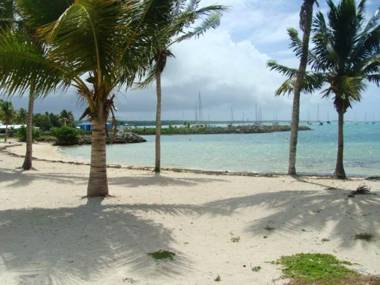 Appartement d'une chambre avec piscine partagee terrasse et wifi a Saint Francois