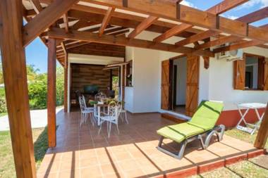 Maison de 2 chambres avec vue sur la mer jardin amenage et wifi a Saint Francois