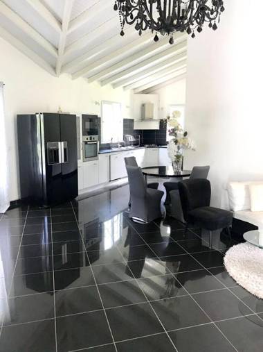 Maison de 2 chambres avec piscine partagee terrasse amenagee et wifi a Sainte Rose