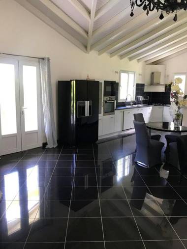 Maison de 2 chambres avec piscine partagee terrasse amenagee et wifi a Sainte Rose