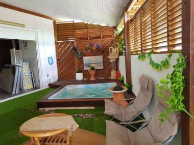 Maison de 3 chambres avec vue sur la mer piscine partagee et jacuzzi a Sainte Rose a 8 km de la plage