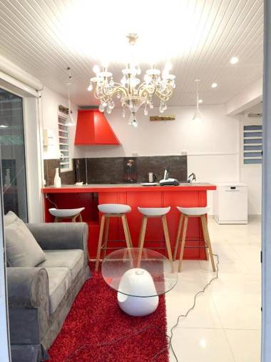 Maison d'une chambre avec piscine partagee terrasse amenagee et wifi a Sainte Rose a 5 km de la plage