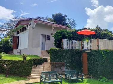 Bungalow d'une chambre avec piscine partagee jardin clos et wifi a Le Gosier a 2 km de la plage