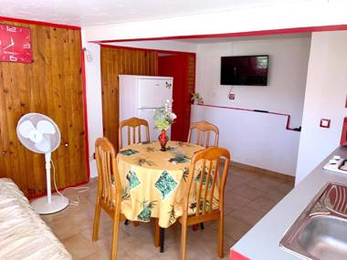 Maison d'une chambre avec jardin clos et wifi a Le Gosier