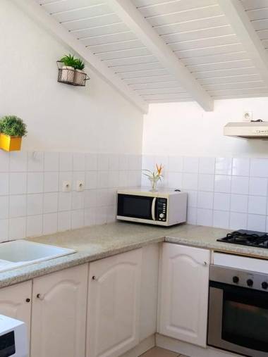 Maison de 2 chambres avec jardin clos et wifi a Le Gosier a 3 km de la plage