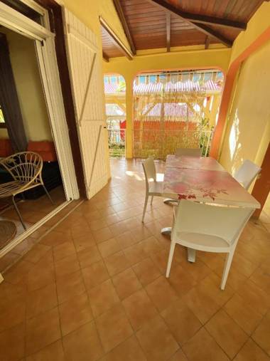 Appartement de 2 chambres avec piscine partagee jacuzzi et jardin clos a Pointe Noire a 2 km de la plage