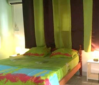 Appartement d'une chambre a Le Gosier a 200 m de la plage avec vue sur la ville balcon et wifi