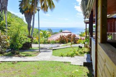 Bungalow de 2 chambres a Bouillante a 100 m de la plage avec terrasse amenagee et wifi