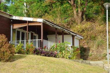 Bungalow de 2 chambres a Bouillante a 100 m de la plage avec terrasse amenagee et wifi