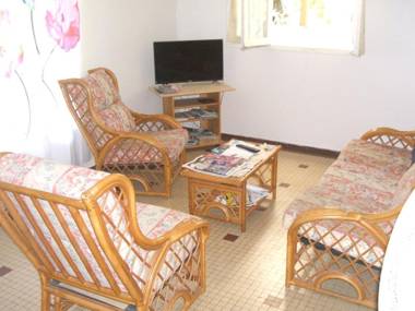 Maison de 2 chambres avec terrasse amenagee a Bouillante a 2 km de la plage