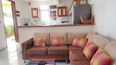 Maison de 2 chambres avec vue sur la mer jardin clos et wifi a Vieux Habitants a 2 km de la plage