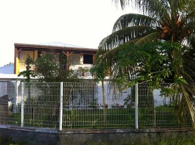 Maison de 2 chambres avec jardin clos et wifi a Le Moule a 2 km de la plage