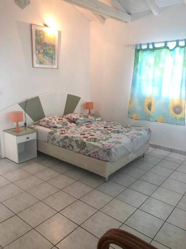 Appartement de 2 chambres a Le Moule a 300 m de la plage avec jardin clos et wifi