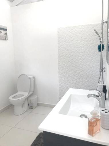 Villa d'une chambre avec vue sur la mer piscine privee et jardin clos a Le Moule a 1 km de la plage