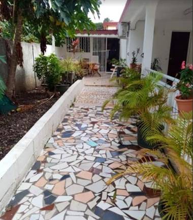 Maison de 2 chambres avec jardin clos et wifi a Le Moule a 2 km de la plage