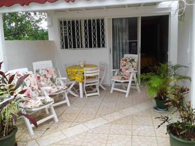 Maison de 2 chambres avec jardin clos et wifi a Le Moule a 2 km de la plage