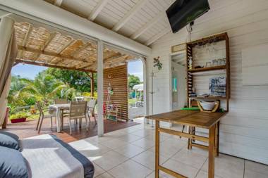 Bungalow d'une chambre avec piscine partagee jardin clos et wifi a Petit Bourg