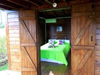 Bungalow d'une chambre avec piscine privee jardin clos et wifi a Capesterre Belle Eau