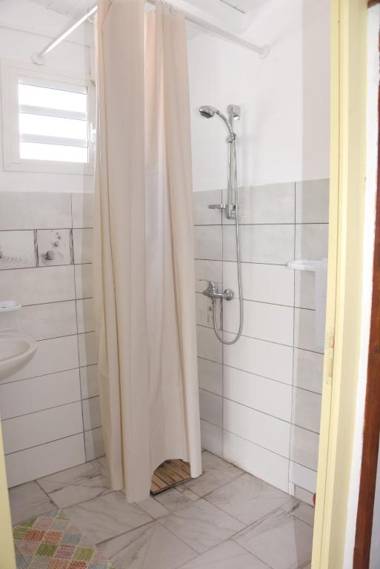 Maison d'une chambre avec jardin amenage et wifi a Capesterre Belle Eau a 6 km de la plage