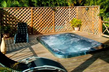 Villa de 5 chambres a Deshaies a 250 m de la plage avec vue sur la mer piscine privee et jacuzzi