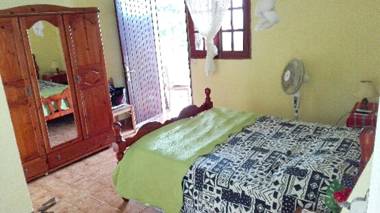 Appartement de 2 chambres avec vue sur la mer balcon amenage et wifi a Deshaies a 1 km de la plage