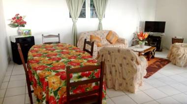 Maison de 2 chambres a Deshaies a 500 m de la plage avec vue sur la mer et terrasse