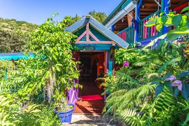 Villa d'une chambre avec vue sur la mer piscine partagee et spa a Deshaies a 6 km de la plage