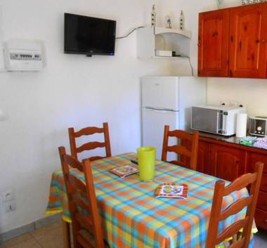 Maison d'une chambre avec jardin amenage et wifi a Deshaies a 2 km de la plage