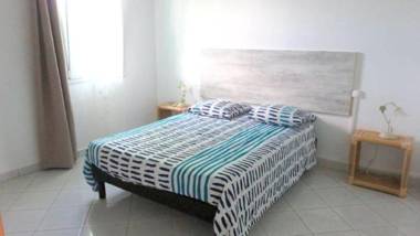 Maison de 3 chambres avec piscine partagee jardin clos et wifi a Sainte Anne a 3 km de la plage