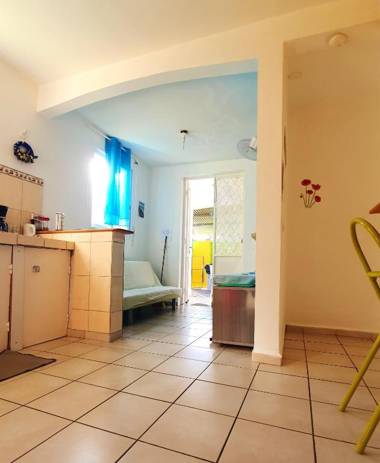 Maison de 3 chambres avec jardin clos et wifi a Sainte Anne a 1 km de la plage