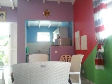 Maison d'une chambre avec jardin clos et wifi a Sainte Anne a 3 km de la plage