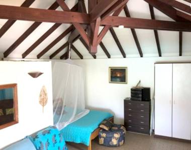 Studio a Sainte Anne a 350 m de la plage avec piscine privee jardin clos et wifi