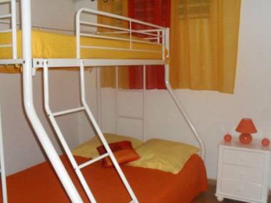 Maison de 2 chambres avec jardin clos et wifi a Sainte Anne a 5 km de la plage