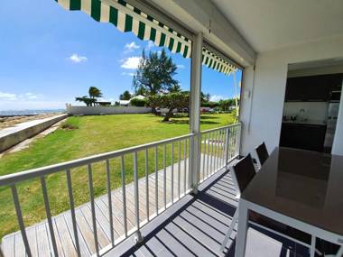 Appartement d'une chambre a Sainte Anne a 3 m de la plage avec vue sur la mer jardin clos et wifi