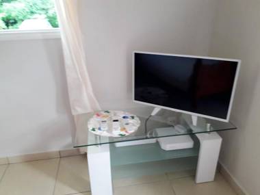 Studio avec jardin amenage et wifi a Sainte Anne