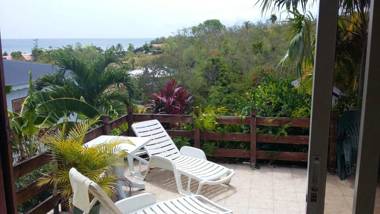 Studio avec vue sur la mer jardin clos et wifi a Marigot a 1 km de la plage