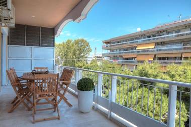 L'appartement blanc dans le centre de Glyfada