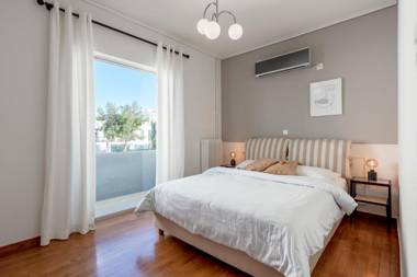 Sophisticated and spacious 3 bdrm apt in Glyfada center