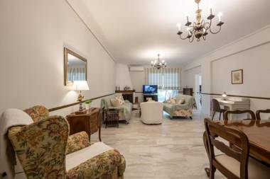 Luxury flat with pvt parking in superb location