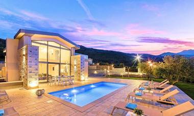 Moonlights Villas Heated Pool