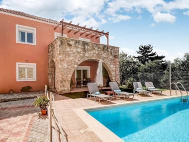 Luxury Villa in Kalamitsi Alexandrou Crete with Private Pool