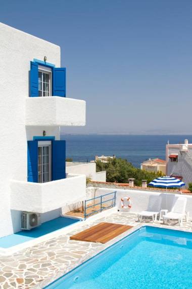 Blue Dolphin Studios and Apartment