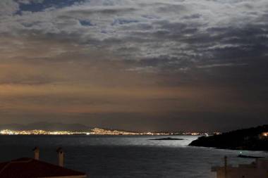 Blue Dolphin Studios and Apartment