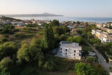 Zourpos Studios & Apartments