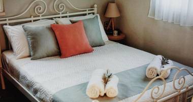 Elia's House Traditional & Cozy