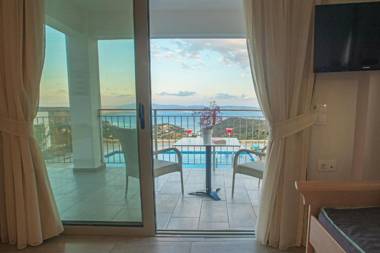 Evgoro Luxury Suites