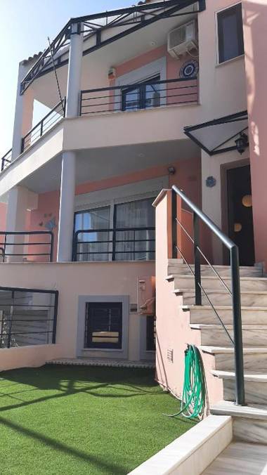 Seaside Villa Stambow with pool- Kavouri Beach Athens